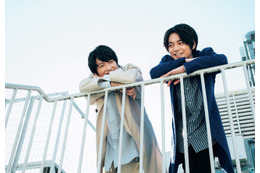声優・島﨑信長＆榎木淳弥がファッション誌『Oggi』で語り合う！「型にはまらない」演技を理想とすることで共鳴 画像