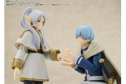 「葬送のフリーレン」凛と立つヒンメルのフィギュアが登場！ボーナスパーツでフリーレンとの指輪シーンを再現できる!? 画像