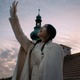 まるでフリーレンの世界。milet新曲MVは“魔法の都市”プラハで撮影｜アニメ第2期ED「The Story of Us」配信 画像