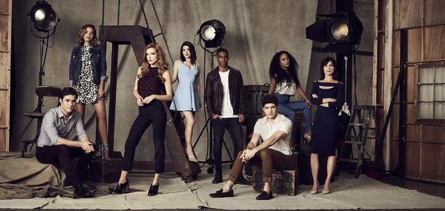 『FAMOUS IN LOVE』(c) Warner Bros. Entertainment Inc.