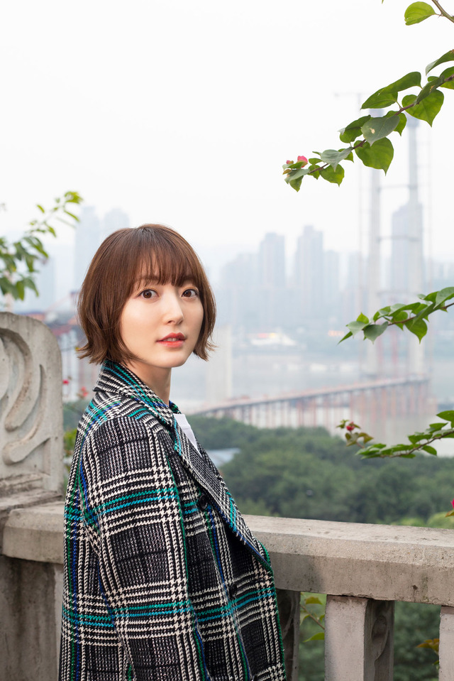 花澤香菜写真集「How to go?」(東京ニュース通信社刊)3,000円（税別）
